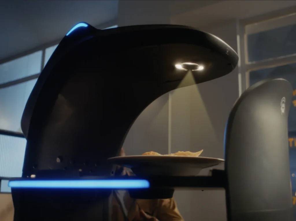 ระบบไฟ Tray Light บนหุ่นยนต์ BellaBot Pro ช่วยแสดงตำแหน่งถาดอาหารที่ถูกต้อง